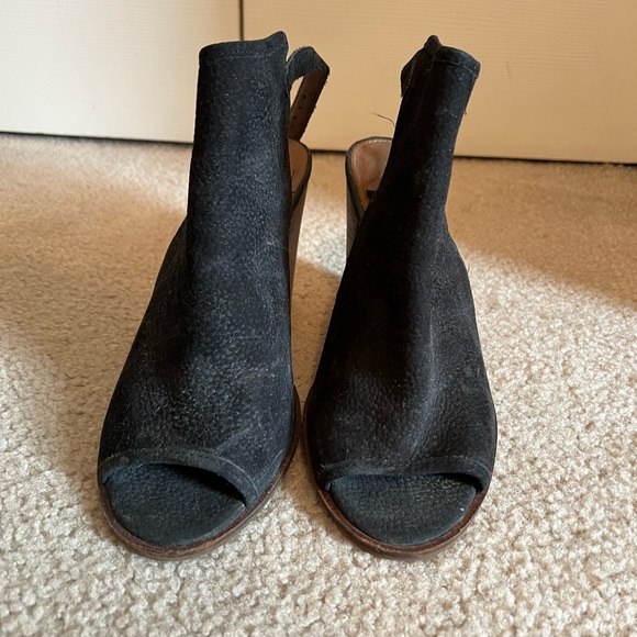 Lucky Brand Black/Brown Heels - Picture 2 of 3